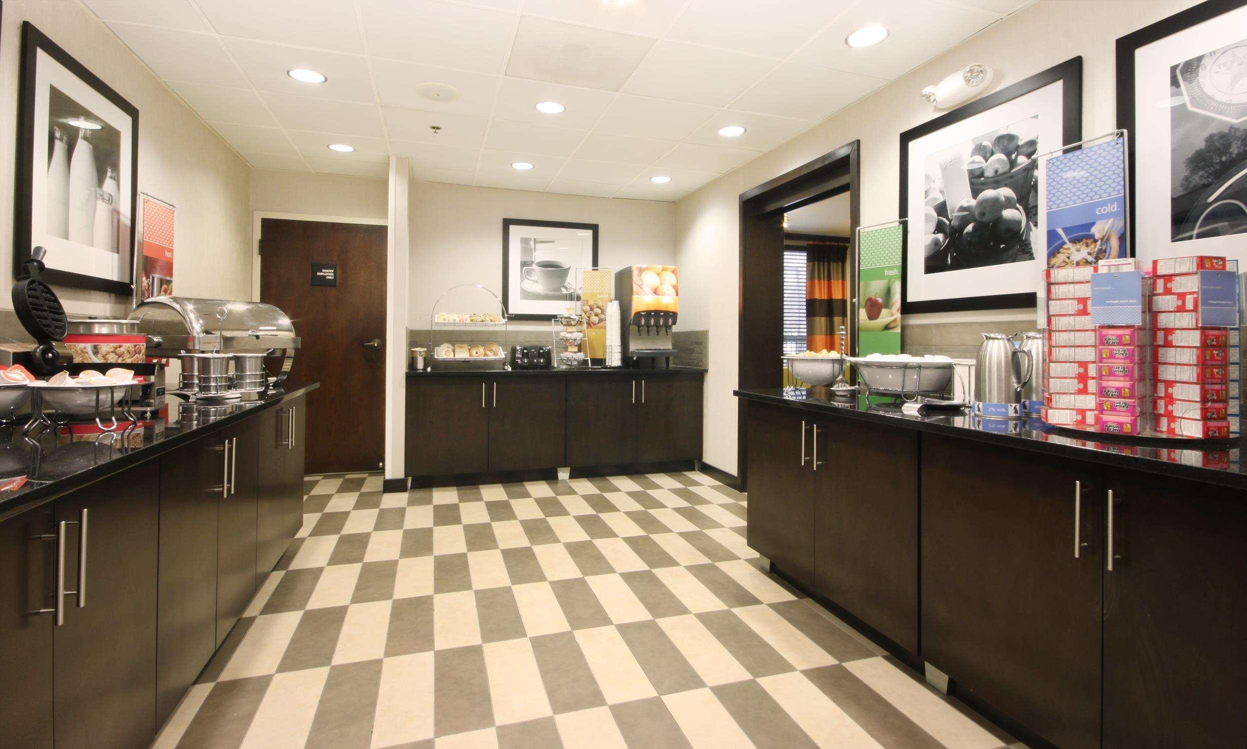 Hampton Inn Overland Park Restaurant photo